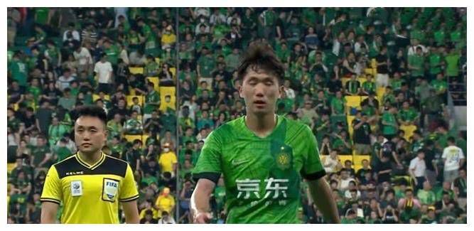 【比赛焦点瞬间】第19分钟，杰克逊左路突入禁区，过掉防守球员后分球，恩佐头球被防守球员挡出底线！